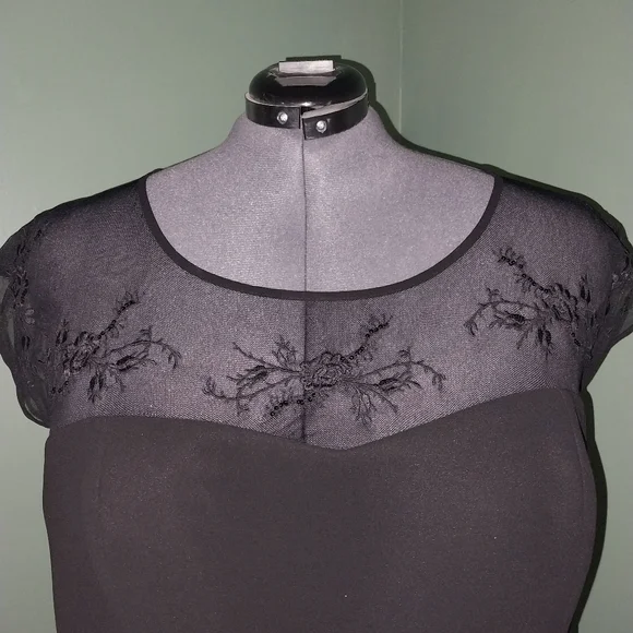 Torrid Floral Mesh Embroidered Illusion Special Occasion Dress- Size 26 - Picture 3 of 6